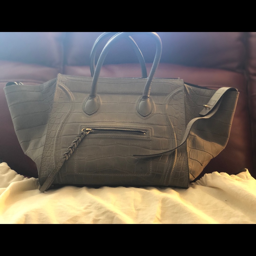 100% authentic Celine phantom bag.